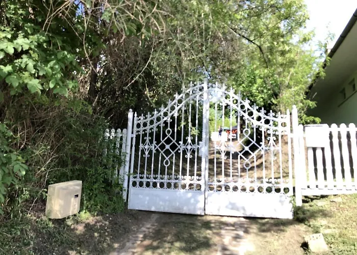 בית נופש Toereki Mit Pool *